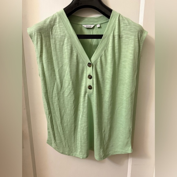 REITMAN’S CUTE LIGHTWEIGHT GREEN TOP NEVER WORN - Picture 10 of 10